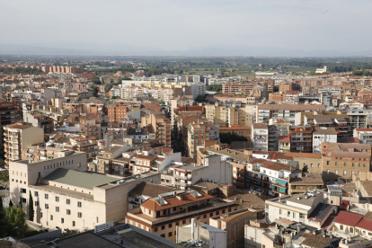 Vista de part de la ciutat de Lleida, presa des del Turó de la Seu Vella.