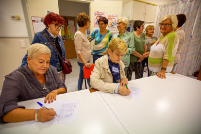 La recollida de firmes contra el trasllat del CAP de Cappont va començar l’octubre de l’any passat.