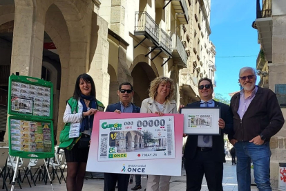 Presentació del cupó de la sèrie ‘A pie de calle’, ahir a Lleida.