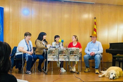 Representants de la plataforma Tsunami Animalista de Lleida.