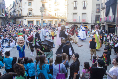 Ball dels gegants en el marc de l’Eixideta ahir a la tarda a la plaça Major.