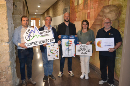 Els organitzadors de la prova, ahir durant la presentació.