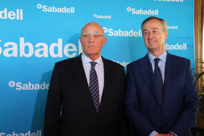 El president de Banc Sabadell, Josep Oliu, i i el conseller delegat, César González-Bueno.