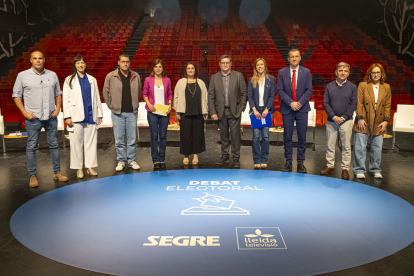 Fèlix Larrosa, Violant Cervera, José Crespín, Anna Gómez i Montse Bergés, poc abans d’iniciar-se el debat a la Llotja.