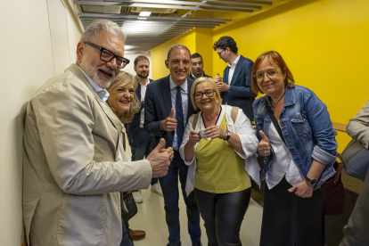 Fèlix Larrosa, Violant Cervera, José Crespín, Anna Gómez i Montse Bergés, poc abans d’iniciar-se el debat a la Llotja.