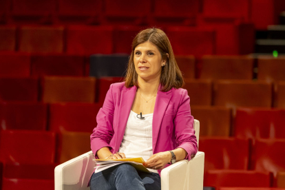 Fèlix Larrosa, Violant Cervera, José Crespín, Anna Gómez i Montse Bergés, poc abans d’iniciar-se el debat a la Llotja.