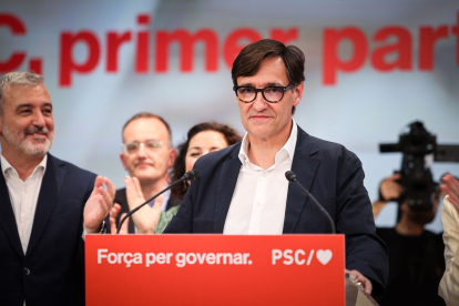 El cap de llista del PSC, Salvador Illa, en la seua compareixença ahir a la nit després de guanyar les eleccions.