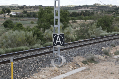 El robatori de cable va interrompre el servei ferroviari durant dos hores a la via de ferrocarril de Lleida a Tarragona.