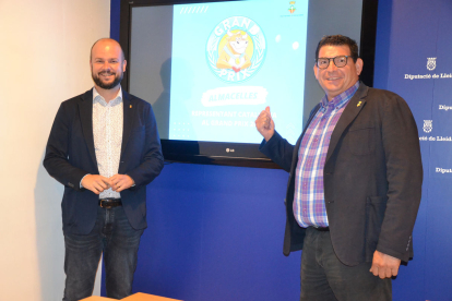 El diputat Jordi Verdú amb l’alcalde d’Almacelles, Joan Bosch.