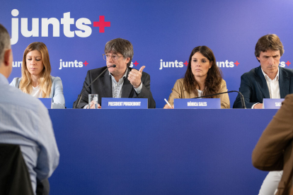 Puigdemont flanquejat ahir a Perpinyà pels candidats de Junts per Lleida, Tarragona i Girona.