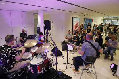 Museu de l’Aigua de Lleida. Va organitzar al Dipòsit del Pla de l’Aigua un singular concert de Santiago Latorre i Carlos Monleón en el marc del projecte Respiració fluvial, en coordinació amb el Centre d’Art La Panera.