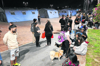 Ciutadans de Pozzuoli van passar la nit en campaments.