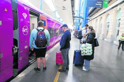 Arribada a l’estació de Lleida del nou model del tren Avlo amb destinació a Madrid, ahir a les 10.59 hores.