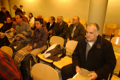 Jordi Riba, El Palanca (dreta), al costat d’altres copropietaris de Tor a l’Audiència de Lleida, on litigaven per Tor l’any 2004.