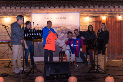 Un moment de la prova, amb la imatge del Castell a l’esquerra.