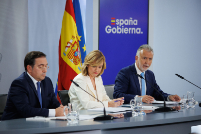 Els ministres Albares, Alegría i Torres en roda de premsa després del Consell de Ministres.