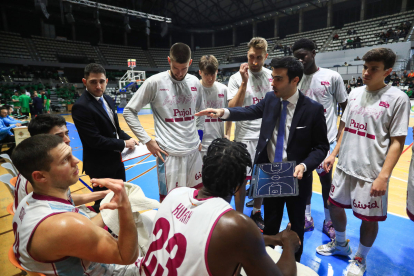 La gran trajectòria de Gerard Encuentra al Força Lleida li pot obrir les portes de l’ACB.