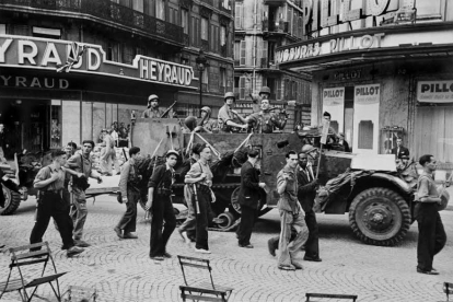 El half-track Santander, en el qual servia Adolfo Pérez, a París les primeres hores de l’alliberament.