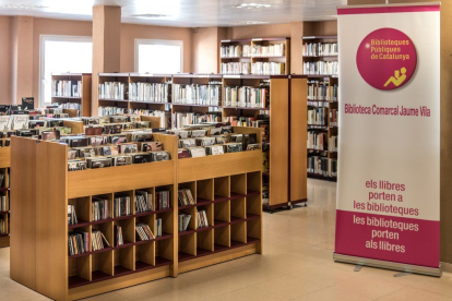 Un de les sales de la biblioteca de Mollerussa.