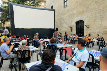 Primeres activitats ahir del cicle Cinemón, a l’avinguda Blondel, darrere de l’IEI.