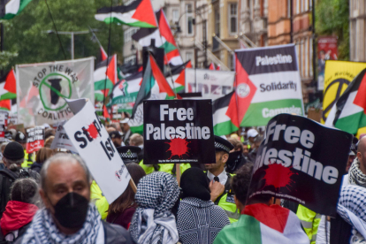 Manifestants propalestins inicien una marxa a Russell Square, a Londres.