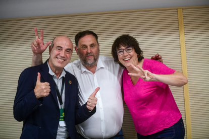 Oriol Junqueras, amb els números u i dos d’ERC a les llistes de les europees, la nit electoral.