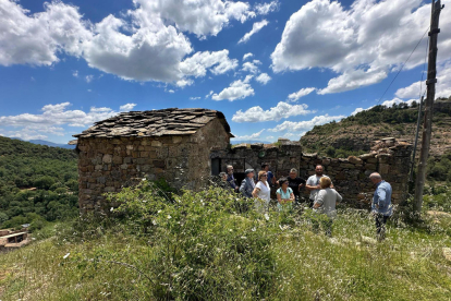 Visita tècnica a la zona rocosa on es troba l’ermita de la Mare de Déu del Castell de Rivert.