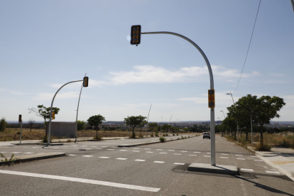 Vista dels terrenys de Torre Salses, on l’empresa promotora ha instal·lat nous semàfors.