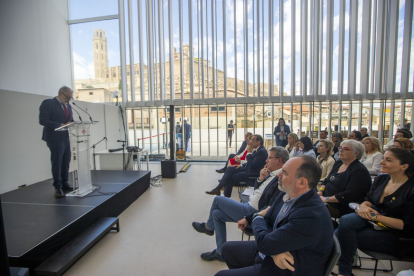 Inauguració institucional de la nova seu del Morera, ahir a la sala d’actes del museu, al costat de la terrassa amb vista a la Seu Vella.