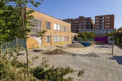 Les obres d’ampliació de l’institut Josep Lladonosa a la fi han començat.