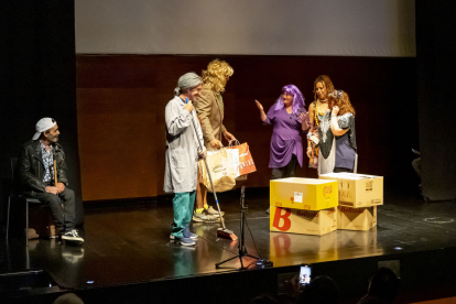 Una escena de l’obra ‘El maletín’, ahir a la tarda al CaixaForum de Lleida.