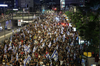 Manifestants israelians van protestar ahir de nou contra el Govern de Netanyahu a Tel-Aviv.