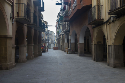 Vista del carrer Sió al centre històric d’Agramunt.