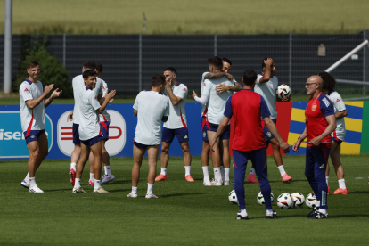 La selecció espanyola, durant el seu últim entrenament abans de desplaçar-se fins a Colònia.