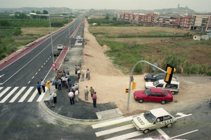 El 1999, el traçat del vial amb els primers moviments de terres.