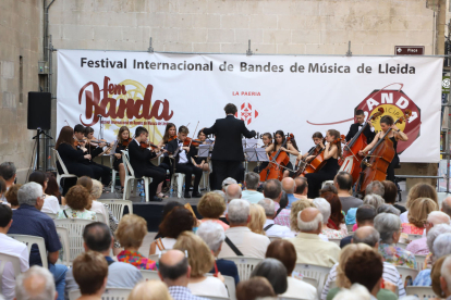 Una orquestra gallega, al Fem Banda a la plaça Paeria de Lleida