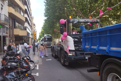 Desfilada de camions pel centre per celebrar Sant Cristòfol