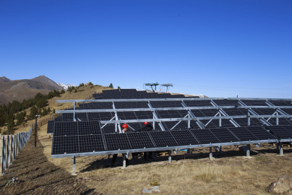Les plaques solars estan instal·lades a la zona del Planell de la Tossa.