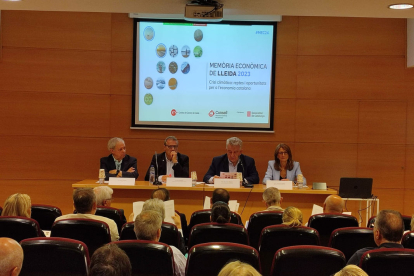 Joan Girona, Jordi Seguí, Jaume Saltó i Carme Poveda van presentar ahir l’informe.