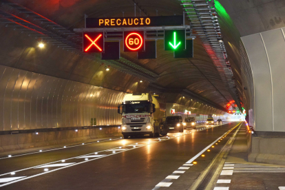 El Govern va instal·lar el 2017 pantalles de protecció davant la caiguda de roques a la carretera abans de construir el túnel.