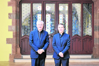 Josep-Lluís Serrano, a la dreta de la imatge, amb l’arquebisbe.