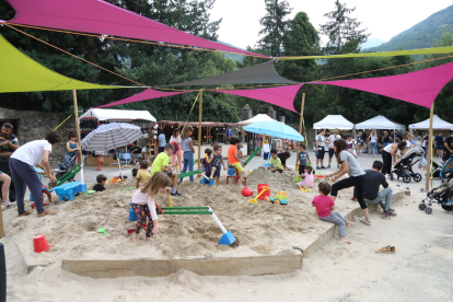 La ‘platgeta’ del festival, a la plaça de la Closa, va reunir el públic familiar amb els més petits.