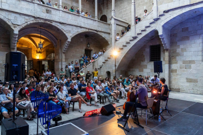 El pati de l’IEI, ple ahir en la segona jornada de la Festa Major.