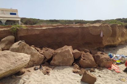 Les roques que han caigut a la zona on era la petita.