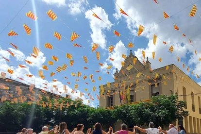 Lleida-Instituts-Sant Ignasi. Un nombrós públic va gaudir ahir a la tarda a la plaça d’Espanya d’un recital d’havaneres al colofó musical a la festa major d’aquest barri de la capital del Segrià. - PAERIA