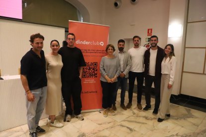 La presentació de l’app Dinder Club, ahir a la tarda a la sala Alfred Perenya de Lleida. - MAGDALENA ALTISENT