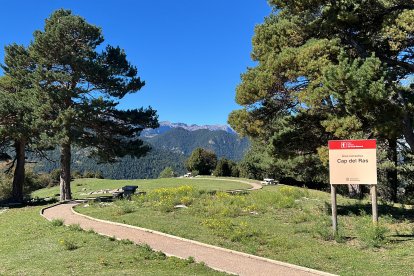 Zona recreativa de l'itinerari fins al Mirador del Cap del Ras, a Bellver de Cerdanya i dins el Parc Natural del Cadí-Moixeró.