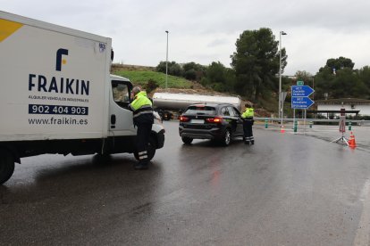 Un dels controls que els Mossos estan fent al Camp de Tarragona i les Terres de l'Ebre per l'episodi de pluges intenses.