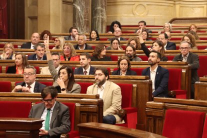 El ple del Parlament durant la votació de les mocions