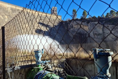 Part de la primera fase d'obres de modernització del reg a la Conca de Tremp estan a la zona de comportes del pantà de Sant Antoni, a Talarn